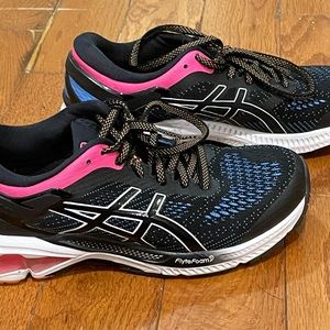 ASICS Gel-Kayano - Women size 7